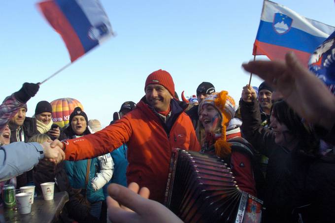 Predsednik navijal za naše smučarke na Mariborskem Pohorju