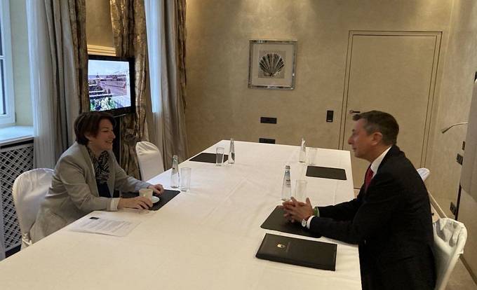 Predsednik Pahor na zaprti razpravi o razmerah na Zahodnem Balkanu: »Odgovor na vsa vprašanja na Zahodnem Balkanu je Evropska unija.« Obisk v Münchnu zaključil s srečanjem z ameriško senatorko Amy Klobuchar