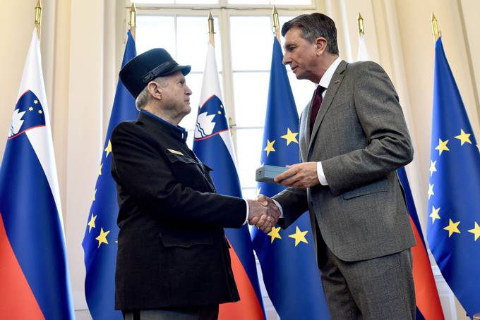 Ob dnevu Rudolfa Maistra predsednik Pahor vročil državno odlikovanje red za zasluge Zvezi društev general Maister in mag. Milanu Lovrenčiču