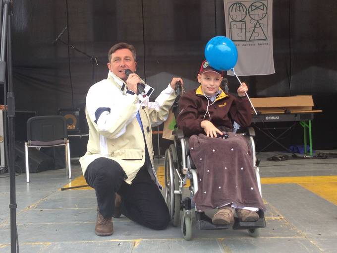 Predsednik republike Borut Pahor na 7. Mednarodnem festivalu »Igraj se z mano«, ki v teh dneh poteka na Kongresnem trgu v Ljubljani