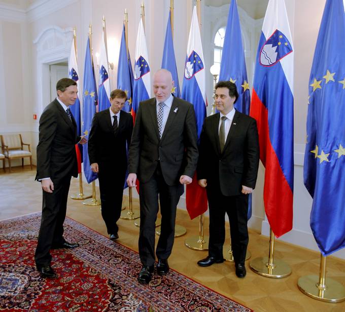 Na povabilo predsednika Republike Slovenije Boruta Pahorja so se sestali predsednik republike, predsednik Državnega zbora Republike Slovenije dr. Milan Brglez, predsednik Vlade Republike Slovenije dr. Miro Cerar in predsednik Državnega sveta Republike Slovenije Mitja Bervar.