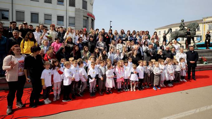 Predsednik Pahor je k spomeniku generala Rudolfa Maistra položil venec