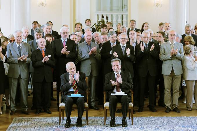 Predsednik republike ob državnem prazniku dnevu vrnitve Primorske k matični domovini vročil državni odlikovanji