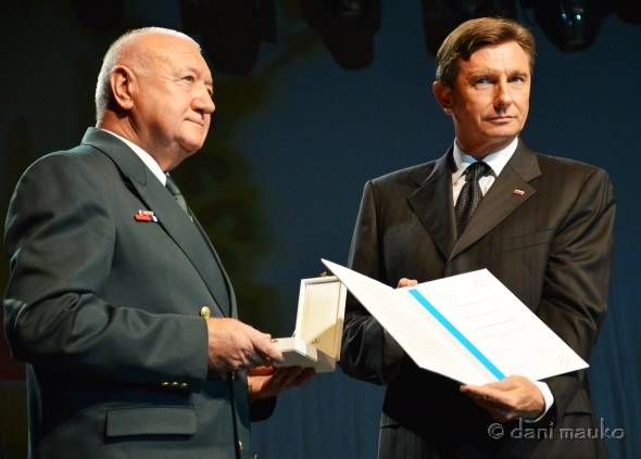Predsednik republike Borut Pahor s srebrnim redom za zasluge odlikoval Zvezo veteranov vojne za Slovenijo