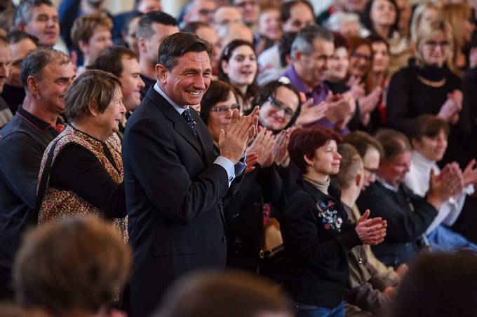 Predsednik Republike Slovenije Borut Pahor je danes v Predsedniški palači sprejel uporabnike Varstveno delovnega centra (VDC) Želva Ljubljana in Nova Gorica