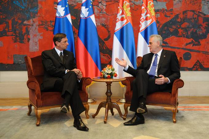 Predsednik Republike Slovenije Borut Pahor je danes začel uradni obisk v Republiki Srbiji, kjer ga gosti predsednik Republike Srbije Tomislav Nikolić