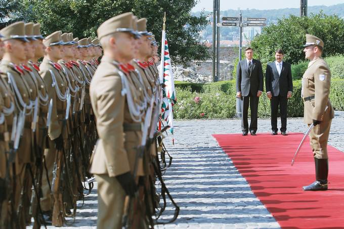 Predsednik Republike Slovenije Borut Pahor se mudi na uradnem obisku na Madžarskem
