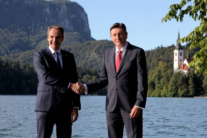 Predsednik Republike Slovenije Borut Pahor je pred pričetkom 16. Strateškega foruma Bled (BSF) na dvostranskem srečanju sprejel predsednika Vlade Helenske republike Kyriakosa Mitsotakisa