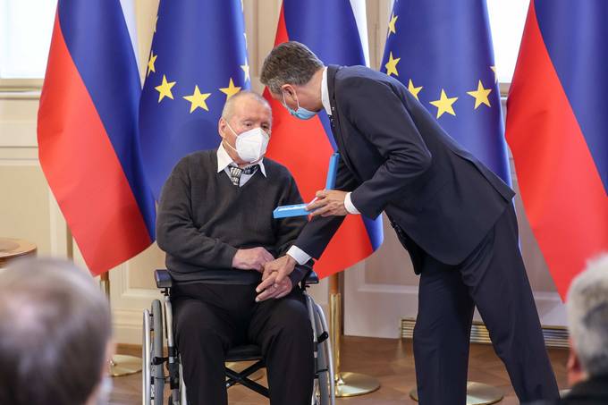 Predsednik Republike Slovenije Borut Pahor je danes na posebni slovesnosti v Predsedniški palači vročil državna odlikovanja - Jože Trošt