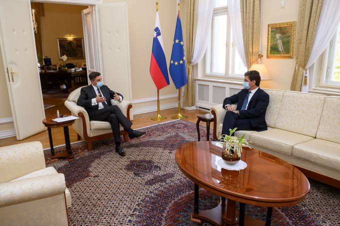 Predsednik republike Borut Pahor je na pogovor sprejel Varuha človekovih pravic Republike Slovenije Petra Svetino