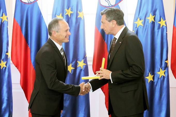 Predsednik republike na posebni slovesnosti v Predsedniški palači vročil državno odlikovanje Marku Prezlju