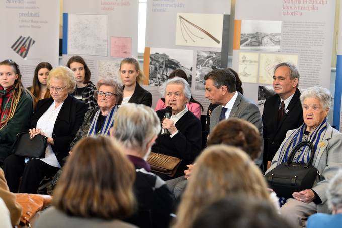 Predsednik Pahor priredil pogovor med taboriščnicami in taboriščniki koncentracijskih taborišč druge svetovne vojne in dijaki