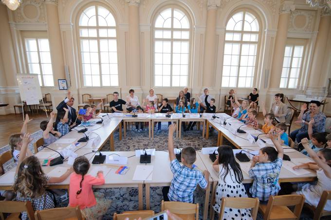 Pogovor z otroki iz Vrtca Velenje v Predsedniški palači