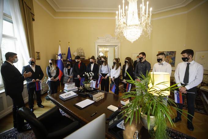 Predsednik Pahor mladim obiskovalcem dneva odprtih vrat ob dnevu Primoža Trubarja: »Ste Slovenci in ste Evropejci. Ostanite še naprej tako pogumni in solidarni«