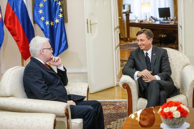Predsednik Republike Slovenije Borut Pahor na neformalni pogovor sprejel predsednika Republike Hrvaške dr. Iva Josipovića