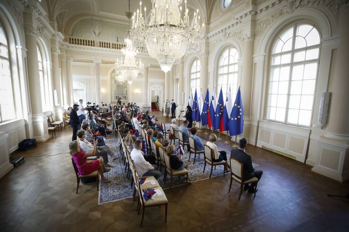 V Predsedniški palači dan odprtih vrat ob državnem prazniku, dnevu vrnitve Primorske k matični domovini