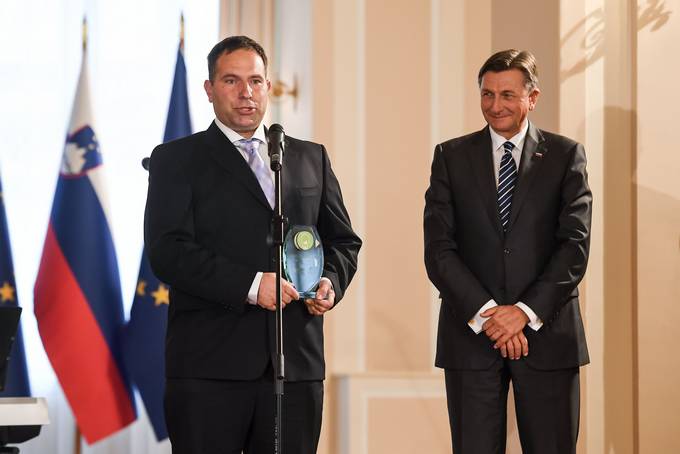 Predsednik Republike Slovenije je v Predsedniški palači priredil slovesnost ob razglasitvi prejemnika naziva Inovativni mladi kmet/kmetica 2021, ki je postal Gregor Slavec
