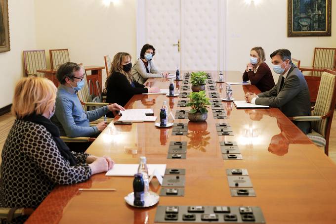 Predsednik Pahor s predstavniki humanitarnih organizacij o duševnih in socialnih stiskah ljudi v času epidemije