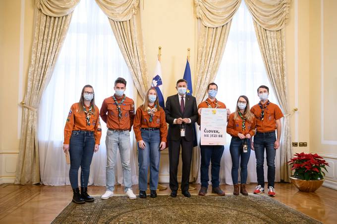 Predsednik Pahor skavtinjam in skavtom ob sprejemu Luči miru iz Betlehema: Ste še en glasnik prijazne besede in strpnosti