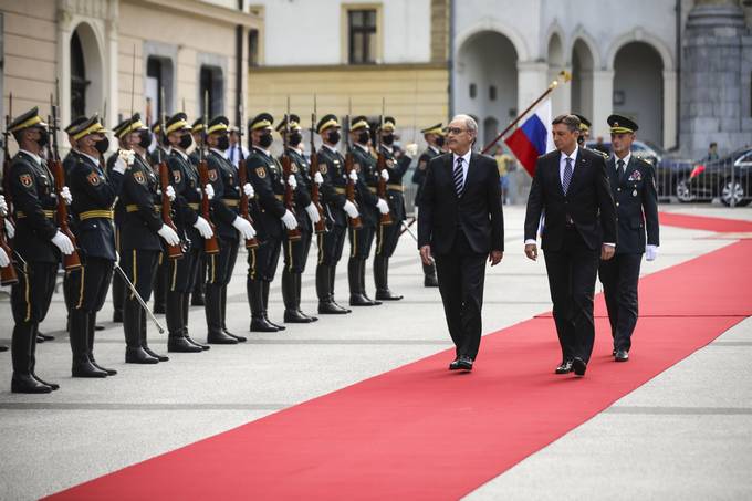 Predsednik Pahor na uradnem obisku v Sloveniji gosti predsednika Švicarske konfederacije Guya Parmelina