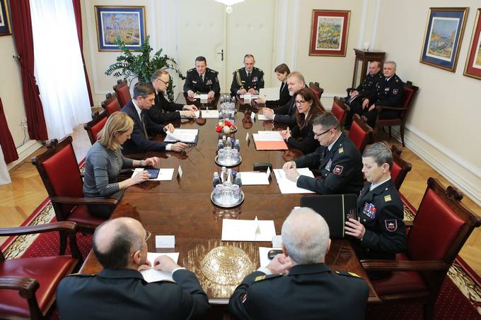 Ministrica za obrambo načelnik generalštaba predsedniku republike predstavila letno poročilo o pripravljenosti Slovenske vojske