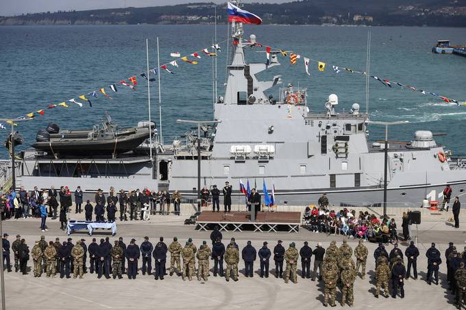 Predsednik Pahor nagovoril zbrane na slovesnosti ob 23-letnici delovanja 430. mornariškega diviziona in vrnitvi posadke večnamenske ladje Triglav 11 z mednarodne operacije