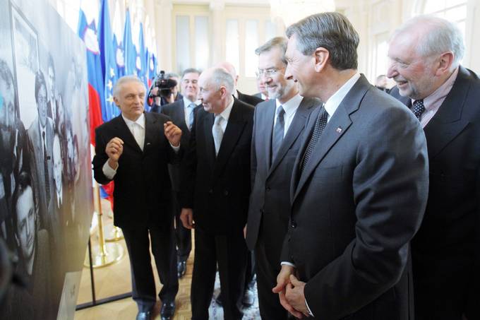 Predsednik Republike Slovenije Borut Pahor je priredil sprejem za udeležence ustanovnega sestanka koalicije DEMOS, ob 25. obletnici tega za proces demokratizacije in osamosvojitve Slovenije pomembnega dogodka