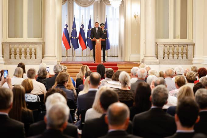 Predsednik Pahor je v počastitev državnega praznika, vrnitve Primorske k matični domovini, danes v Predsedniški palači tradicionalno priredil dan odprtih vrat.