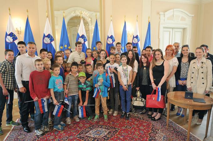 Predsednik republike Borut Pahor je v družbi dijakinj in dijakov Srednje ekonomske šole Ljubljana in učencev Osnovne šole Koseze sprejel slovenskega košarkarja Gorana Dragića