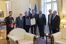 13. 12. 2022, Ljubljana – Predsednik Republike Slovenije Borut Pahor je v Predsedniški palači sprejel predstavnike Godbe Slovenskih železnic, ki praznuje 120-letnico (Bor Slana/STA)