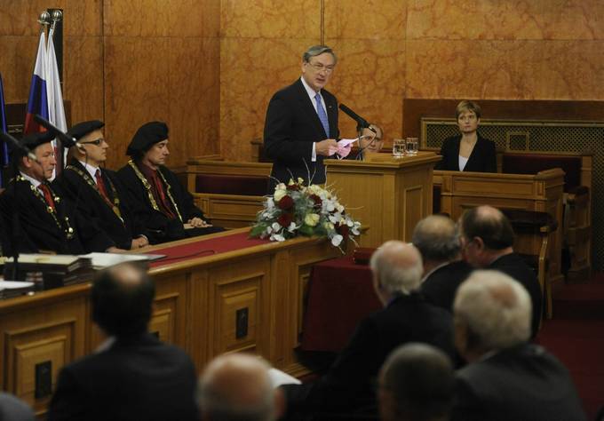 Predsednik republike dr. Danilo Türk se je ob tednu Univerze v Ljubljani udeležil slavnostne seje Senata Univerze v Ljubljani